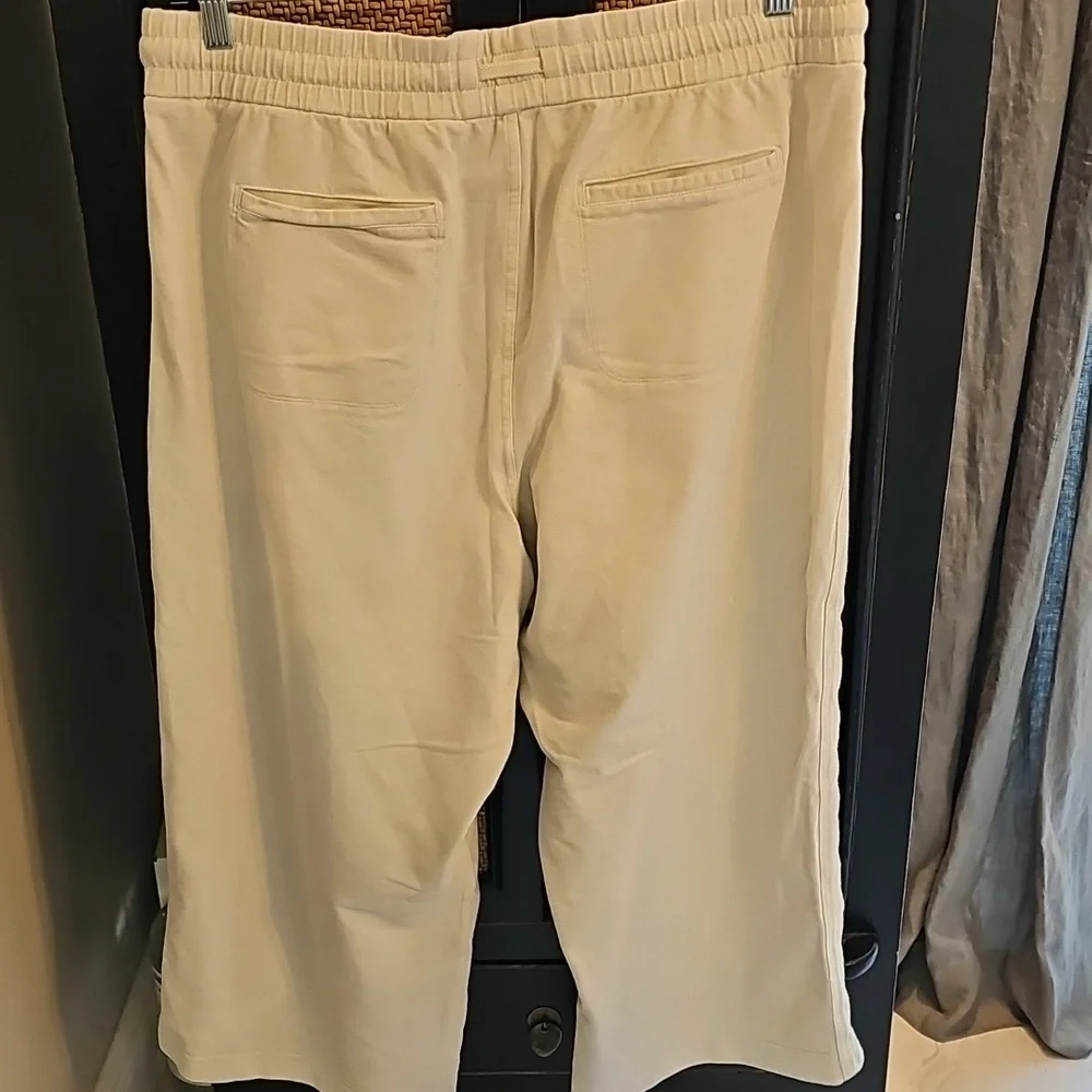 Athleta Cream Farallon Heathered Wide Crop - Picture 2 of 9